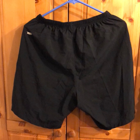 Nike black shorts size m has pockets - Picture 3 of 3